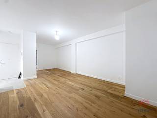 ETTERBEEK, Op een steenworp afstand van het Jubelpark, het openbaar vervoer en alle voorzieningen (winkels, restaurants, enz.). Studio met...