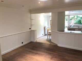 <p><span>Rustig gelegen woonhuis in doodlopende straat. Inkom, bureel, toilet, badkamer met douche en bad, living en eetplaats, keuken, ruim terras, kelder, 3 slaapkamer en bureel. epc 349 kWh/m² uc 2060877. Vrij op 01/09/2026. Voor bezoek, bel 056.21.58.00 of www.immo-lvb.be, naar pand gaan en via agenda de afspraak inboeken.</span></p>