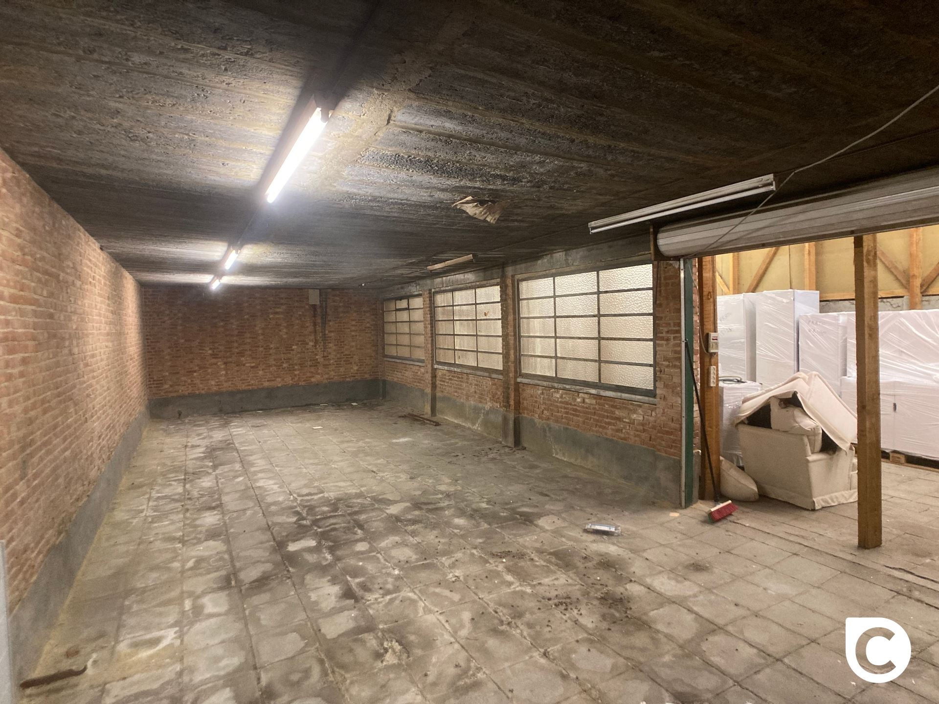 Magazijn met bureel op toplocatie! - foto 4
