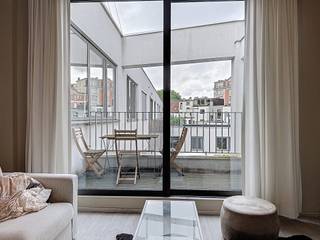 Burggravenlaan 32/302: Modern 3 slaapkamer appartement gelegen nabij station Gent-Sint-Pieters met indeling als volgt:
Inkomhal, leefruimte met open keuken (vaatwasmachine aanwezig), terras, 2 badkamers, 3 slaapkamers, apart toilet, berging met aansluiting wasmachine.
Fietsenberging aanwezig, 1 autostaanplaats inbegrepen in de huurprijs.
€1550 + €70
Beschikbaar vanaf 1/09
