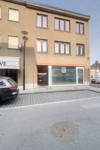 Dit veelzijdig commercieel gelijkvloers is ideaal gelegen in het centrum van Liedekerke en biedt tal van mogelijkheden voor diverse activiteiten...