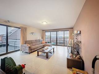 Spacieux appartement de deux chambres avec garage situé au Heikant 16 à Sint-Amands. L'appartement, situé au premier étage avec ascenseur et...