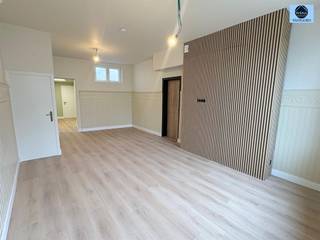 <p><span>PRACHTIGE, RUIME WONING MET 5 SLAAPKAMERS</span></p><p><span>Richtprijs : 289.000 euro</span></p><p><span> </span></p><p><span>Deze prachtige, zeer ruime, woning met 5 grote kamers is uitermate goed gelegen nabij scholen, bushalte en domein De Gavers.</span></p><p><span> </span></p><p><span>Op het gelijkvloerse verdiep is er een living, vernieuwde keuken, toilet, berging, garage met elektrische poort en overdekte koer van +- 11 m².</span></p><p><span> </span></p><p><span>Op de eerste verdieping zijn er heel grote kamers en een vernieuwde badkamer.</span></p><p><span> </span></p><p><span>Op de tweede verdieping zijn er nog 3 kamers.</span></p><p><span> </span></p><p><span>TROEVEN : </span></p><p><span>- 5 kamers</span></p><p><span>- gunstig EPC C</span></p><p><span>- Pvc ramen dubbele beglazing</span></p><p><span>- Elektriciteit conform AREI</span></p><p><span> - Warmtepomp</span></p><p><span>- Garage met elektrische poort</span></p><p><span>- Koertje waar eventueel het dak af kan gedaan worden.</span></p><p><span> </span></p><p><span>TOPPERTJE!!!</span></p><p><span> </span></p><p><span>Voor meer info of bezoek stuur een mail naar <span>sven@svena.be</span></span><span> of bel naar 0475/51.40.73.</span></p><p><span> </span></p><p><span>Stedenbouwkundige inlichtingen in aanvraag!</span></p><p><span> </span></p><p><span>De gegevens zijn louter informatief en wij kunnen niet aansprakelijk gesteld worden voor eventuele onjuistheden.</span></p><p><span>De bewoonbare oppervlakte is slechts indicatief.</span></p><p><span> </span></p>
