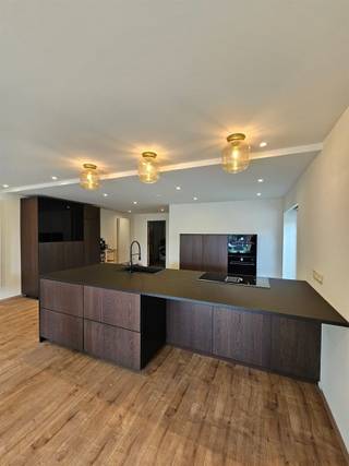 Gerenoveerde woning met 1 slaapkamer, grote tuin en garageDe woning is volledig gerenoveerd, gelegen in een zeer rustige omgeving en nabij de...