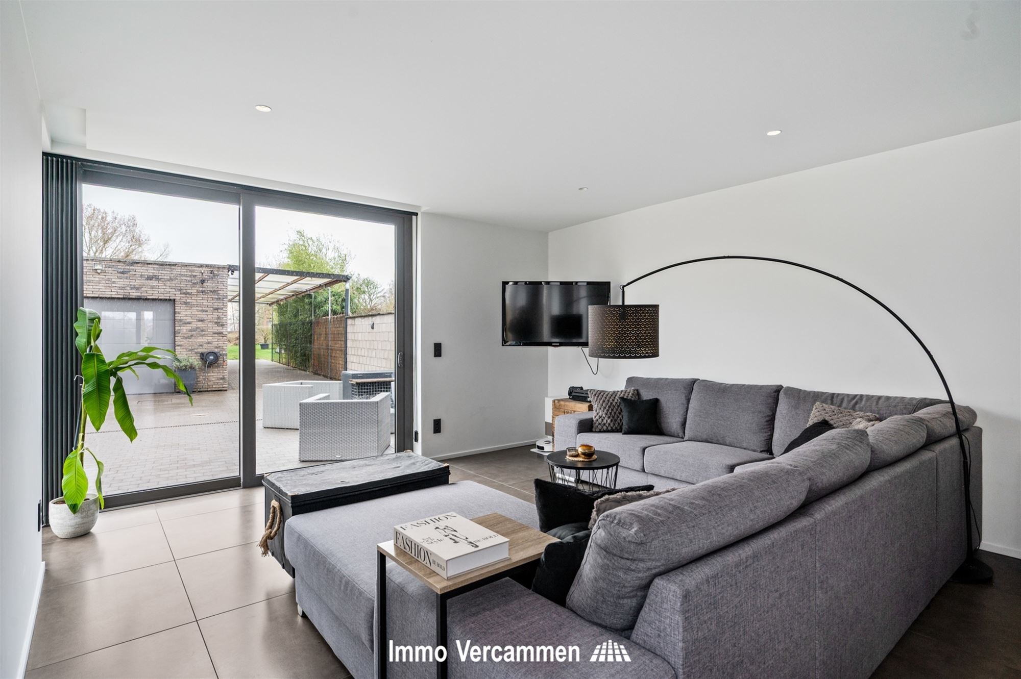 Woonst met magazijn/loods te Koningshooikt - foto 2