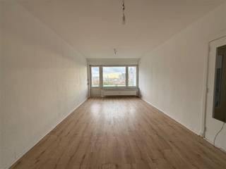 <p><span>Op zoek naar een ruim en lichtrijk appartement op een levendige locatie? Dit onmiddellijk beschikbaar appartement op de Turnhoutsebaan in Borgerhout combineert comfort, stijl en een ideale ligging! </span></p><p><span> </span></p><p><span>Indeling</span><span>:</span></p><p><span>Ruime; lichte woonkamer met toegang tot een terras aan de voorzijde, perfect voor een koffietje in de ochtendzon.</span></p><p><span>Recent vernieuwde keuken afgewerkt met een moderne afwerking</span></p><p><span>Twee volwaardige slaapkamers</span></p><p><span>Badkamer met moderne look</span></p><p><span> </span></p><p><span>Bijzonderheden:</span></p><p><span>EPC Energielabel B - 183 kwh/(m² jaar)</span></p><p><span>CV is op gas</span></p><p><span>Overal dubbele beglazing met PVC kader</span></p><p><span>Bij het appartement hoort een kelder</span></p>