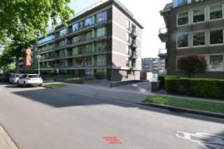 Dit appartement heeft een prachtige ligging net buiten het centrum en nabij het Stil Ende, één van de meest typische Brugse plekjes. Het...