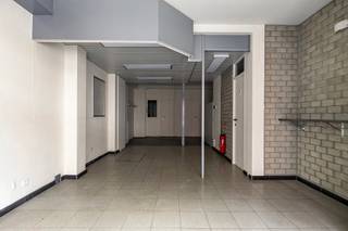 Cet immeuble de rendement de 1991 est situé dans le centre commercial de Hoegaarden. Composé d'un bureau au rez-de-chaussée (anciennement un bureau...