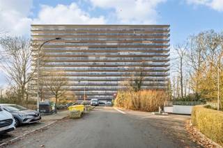 Dit verzorgd en instapklaar appartement is gelegen op de 14e verdieping en biedt een prachtig panoramisch uitzicht. Het beschikt over...