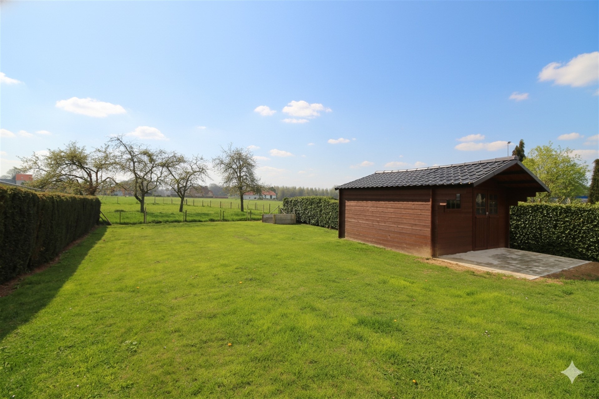 Villa dans un endroit calme, avec un jardin spacieux. - photo 5