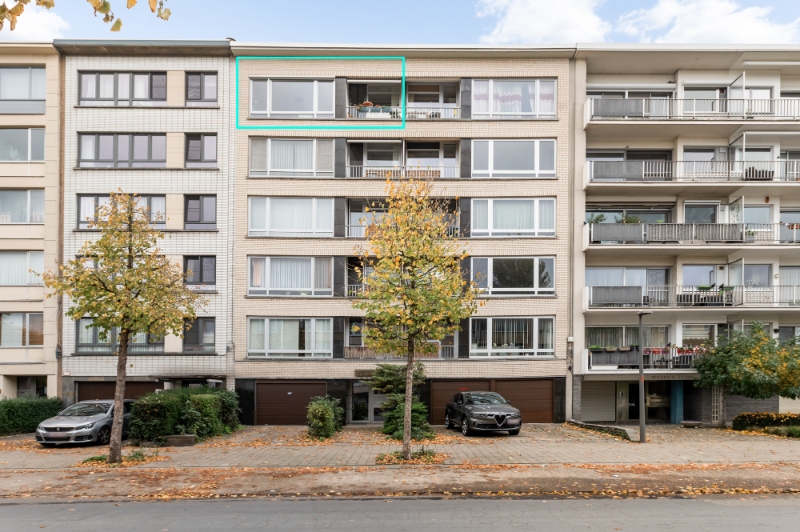 Instapklaar &amp; volledig gerenoveerd ruim APP met 2 SLK, terras &amp; autostaanplaats - foto 1