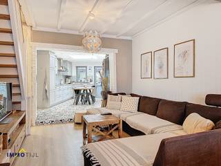 Op wandelafstand van het station bevindt zich deze instapklare gezinswoning met drie volwaardige slaapkamers.Het gelijkvloers omvat een aangename...