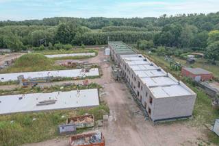 Welkom bij Groene Boort, een aantrekkelijk woonproject in het hart van Boortmeerbeek, gelegen aan de Wespelaarsebaan 55. <br /><br />Dit project omvat 42 gezinswoningen met 2 tot 4 slaapkamers, bewoonbare oppervlaktes van 120 tot 165 m² en een privatieve tuin.<br /><br />Elke woning is ontworpen met oog voor energiezuinigheid en voldoet aan het BEN20-label of beter.<br /><br />De werken aan "Groene Boort" zijn al volop lopende en de eerste woningen zijn al in ruwbouw opgetrokken, wat het project nu echt tot leven brengt. Afwerking is nog mogelijk volgens eigen smaak en stijl zoals opgenomen in het lastenboek.<br /><br />Ondergronds parkeren zorgt voor een rustige en kindvriendelijke omgeving op het woonerf. <br /><br />Dankzij de ligging vlak bij het dorpscentrum woon je rustig, maar toch centraal.<br /><br />Voor wie aan de voorwaarden voldoet, is het verlaagde btw-tarief van 6% toepasbaar. <br /><br />Interesse? Neem contact met ons op of plan je afspraak eenvoudig via onze website.