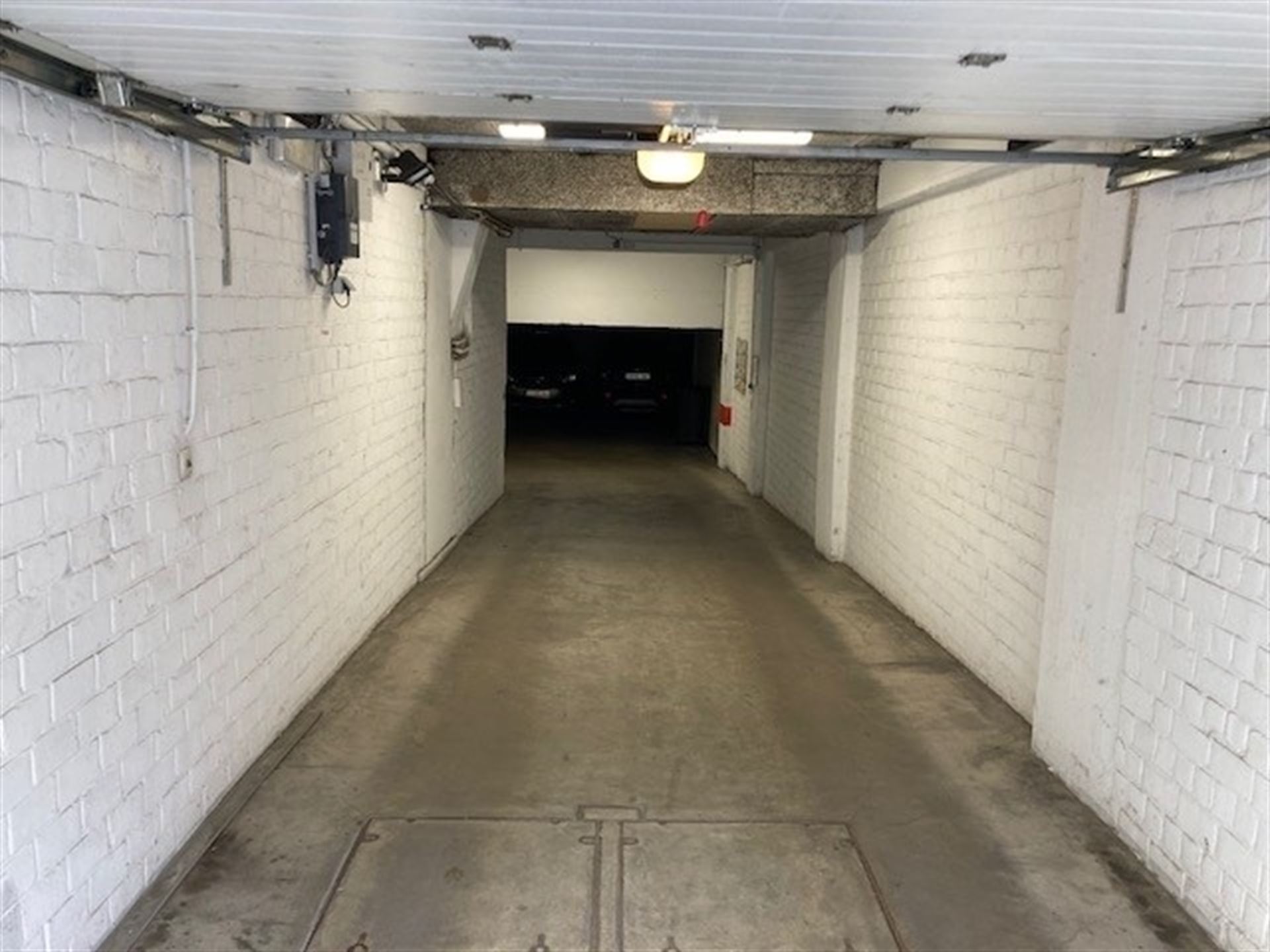 Ruime parkeerplaats kortbij Europese instellingen - foto 5
