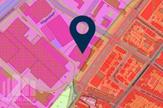 Ce vaste bâtiment d’entreprise offre 4 500 m² d’espace de stockage, complétés par 200 m² de bureaux, constituant ainsi une excellente solution pour les entreprises actives dans la logistique, le stockage, la distribution ou la production.<br /><br />Le site bénéficie d’une situation stratégique dans la zone d’activités centrale de Vilvorde, entre les parcs d’activités Cargovil et Broek. Grâce à la proximité de l’E19, de l’E40, de l’A12 et de la N1, le site bénéficie d’une excellente accessibilité vers Bruxelles et l’aéroport.<br /><br />La vaste superficie d’entrepôt offre de nombreuses possibilités pour un stockage efficace et diverses activités professionnelles. L’espace de bureaux adjacent permet de combiner facilement les fonctions opérationnelles et administratives au sein d’un même ensemble.<br /><br />Contactez <strong>PANORAMA B2B</strong> pour plus d’informations ou pour organiser une visite sans engagement au <strong>0477 30 40 05.</strong>