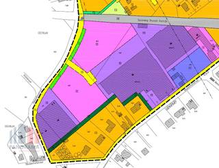 KMO-grond met een oppervlakte van +/- 7.158 m² te koop op slechts +/- 2 km van de E17 op- en afrit 4 Deerlijk. De site is gelegen in zone voor...