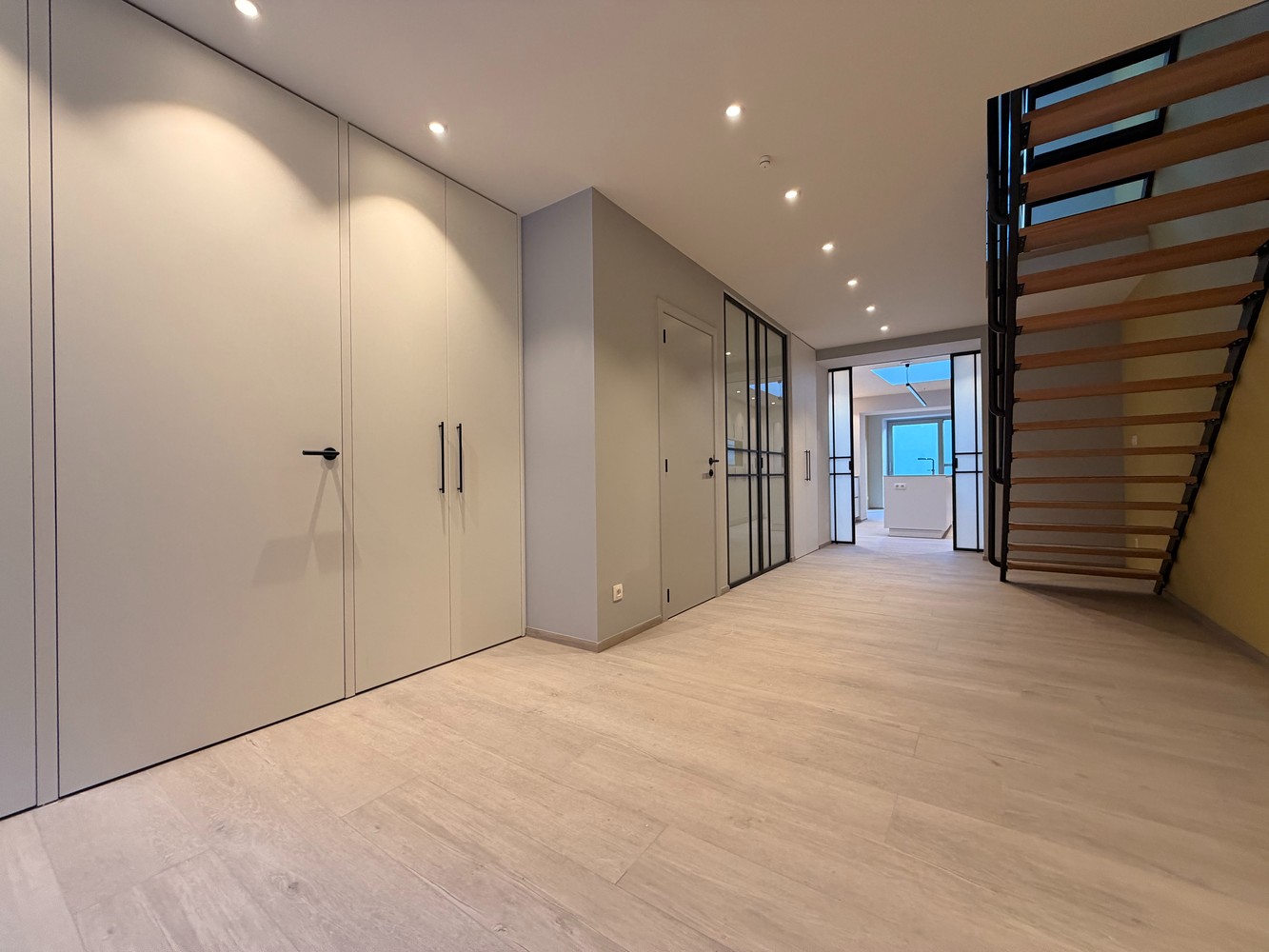 Uitzonderlijke kunstenaarswoning (253 m²) in hartje Hasselt – duurzaam, stijlvol en zeldzaam. - foto 5