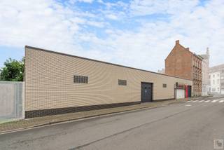 Deze voormalige slagerij zoekt nieuwe eigenaar en biedt tal van mogelijkheden. Deze unieke eigendom kan u terugvinden pal in het centrum van Ronse...