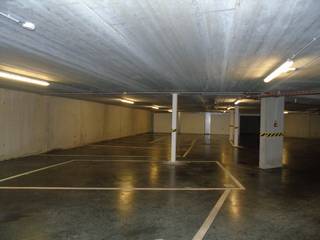 Ondergrondse autostaanplaats te huur op een goed bereikbare locatie. De staanplaats is vlot toegankelijk en geschikt voor een personenwagen...