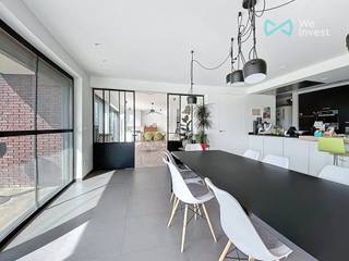 Tel: 0456 12 69 85 Email: clara.jacquy@weinvest.be<br /><br />We Invest est fier de vous présenter cette maison moderne meublée de 4 chambres située à Vlezenbeek. <br /><br />La maison comprend quatre chambres lumineuses, dont une suite parentale avec dressing, baignoire, douche et balcon. Elle dispose également de deux autres salles d'eau, d'une cuisine super-équipée, d'un bureau, d'une buanderie, d'un vaste séjour, d'une pièce polyvalente, d'un garage, d'une très grande cave et de trois toilettes . <br /><br />Vous pourrez profiter de la vue panoramique sur le terrain de 0,7 ha à partir de trois balcons distincts à l'étage. <br /><br />À l’extérieur, le jardin privatif soigneusement entretenu invite à la détente, avec ses arbres fruitiers qui offrent un coin de verdure et sa balançoire idéale pour les moments en famille ou de jeux en plein air.<br /><br />Elle est idéalement située dans un quartier paisible, à proximité d'Erasme ce qui vous permettra donc d'accéder facilement aux transports en commun, au Ring ainsi qu'aux commodités et aux écoles. Vous profiterez ainsi d'un accès facile à Bruxelles tout en bénéficiant du calme environnant. <br /><br />La maison est équipée d'un système de sécurité, d'un chauffage, fonctionnant au propane, par système de ventilation et d'un récupérateur d'eau pour les sanitaires et les robinets de service. <br /><br />Ne manquez pas cette opportunité de vivre dans cette maison offrant calme, sérénité et confort!<br /><br />Loyer: 3500€<br /><br />Compteurs individuels<br /><br />Des frais d’entretien courant réalisés par des professionnels sont à prévoir pour la bonne gestion de la propriété, comprenant notamment : la tonte régulière du jardin, la taille annuelle de la haie, la vidange de la fosse septique, ainsi que l’entretien annuel de la cheminée, de la chaudière et du système d’alarme.<br /><br />Le reste de la maison est, bien entendu, à entretenir régulièrement par les soins du locataire.<br /><br />PEB: C<br /><br />Disponible dès octobre 2026 pour une durée minimale de trois ans! <br /><br />Pour plus d'exclusivités, consultez www.weinvest.be