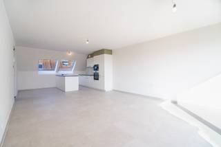 Ontdek deze 7 prachtig afgewerkte nieuwbouwappartementen op een toplocatie in het centrum van Avelgem. Elk appartement is instapklaar en afgewerkt met hoogwaardige materialen, zodat u geniet van maximaal wooncomfort. Deze moderne wooneenheden zijn uitgerust met de nieuwste technologieën, waaronder vloerverwarming voor optimaal comfort, een energiezuinige warmtepomp, een ventilatiesysteem D voor een gezond binnenklimaat en zonnepanelen voor een duurzame toekomst.<br /><br />Dankzij hun ligging en afwerking zijn deze appartementen niet alleen ideaal om zelf in te wonen, maar ook bijzonder interessant als investering. Met een indicatief rendement van 10,74%* bieden ze een uitstekende opportuniteit voor wie op zoek is naar een waardevaste en zorgeloze belegging. (*afhankelijk van uw persoonlijke situatie)<br />Wij nemen graag de tijd om u individueel advies te geven, zodat u precies weet welke mogelijkheden deze investering u kan bieden.<br /><br />Wonen in stijl én energiezuinig, of investeren met een aantrekkelijk rendement? Mis deze unieke kans niet en contacteer ons vandaag nog voor meer informatie of een bezoek.