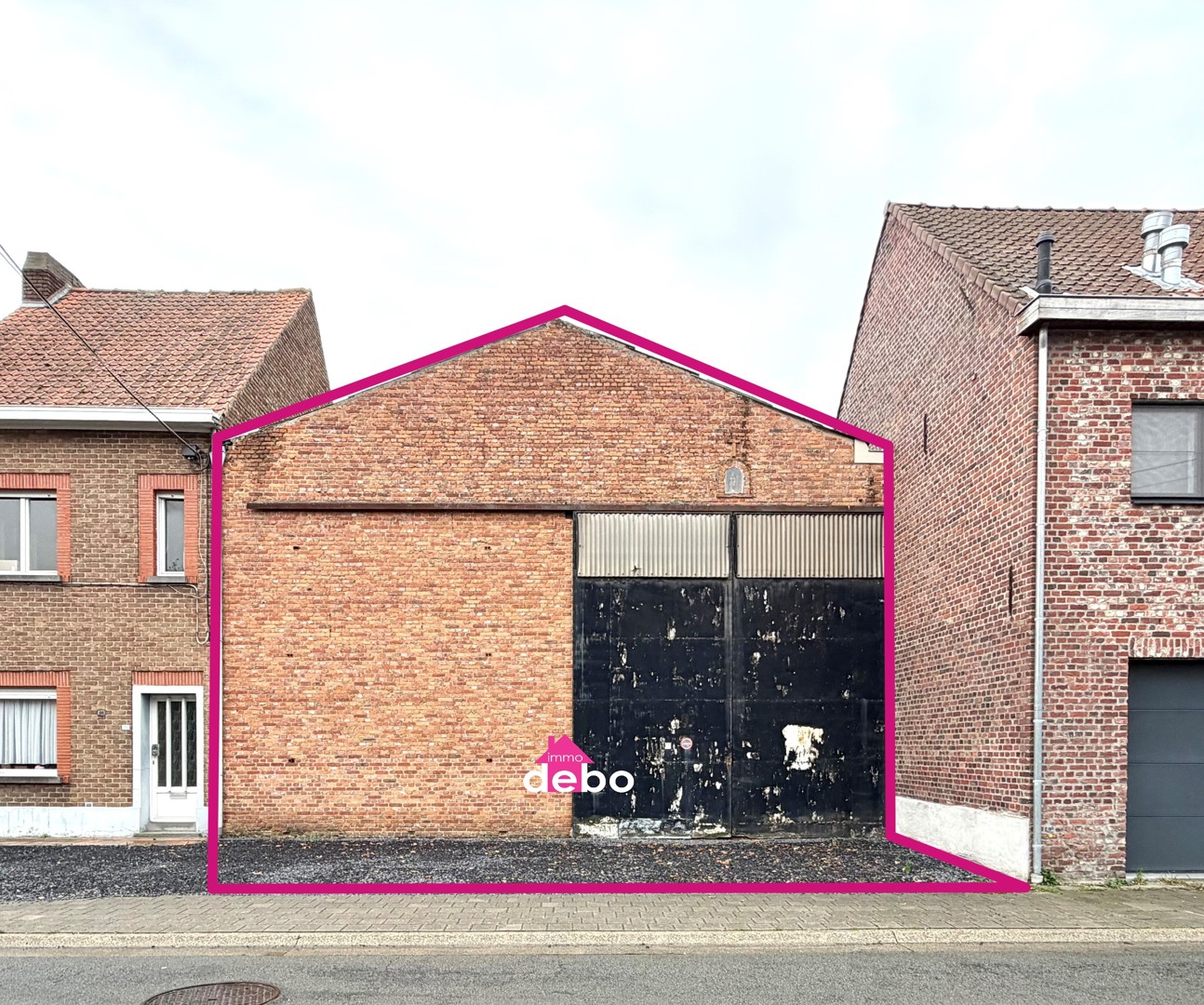 Magazijn te koop in Beveren-Leie ideaal voor zelfstandigen - photo 1