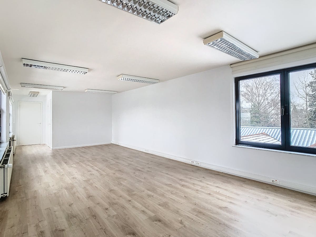 Kantoor van ca. 63 m² op tweede verdiep te Roeselare - foto 3