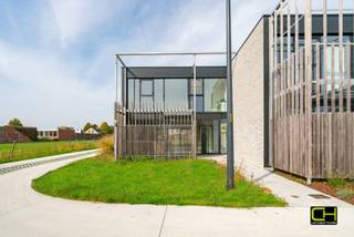 Ontdek deze energiezuinige NIEUWBOUW HALFOPEN BEBOUWING gelegen te Elsakker 10, een rustige en kindvriendelijke woonwijk. Hier geniet je van...