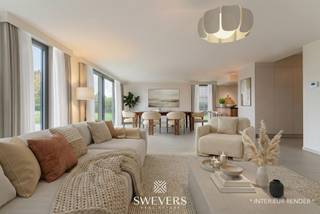 Interesse? Meer informatie op www.SWEVERS.be. - In Zolder, aan de Meylandtlaan 124 bus 2, vind je dit instapklare gelijkvloers appartement uit 2023 met een bewoonbare oppervlakte van maar liefst 208m². Dankzij twee aparte ingangen is het perfect geschikt om wonen en werken te combineren, zonder in te boeten op privacy. De polyvalente voorkamer van 23m² is ideaal als bureau of extra slaapkamer. De leefruimte van 54m² met open keuken baadt in het licht en biedt een prachtig zicht op de privatieve, volledig omheinde tuin met zuidoostelijke oriëntatie en robotmaaier. De ruime masterslaapkamer beschikt over een knappe inloopdressing voorzien van maatkasten. De centraal gelegen badkamer is uitgerust met een inloopdouche, lavabo en toilet. Extra troeven zijn het tweede gastentoilet, een aparte wasberging, ingebouwde maatkasten. Het appartement geniet van een volledig private kelder van 31m² en maar liefst vier private autostaanplaatsen (3 buiten en 1 in de ondergrondse parkeergarage met extra berging). Elektrische rolluiken en speciale veiligheidsdeuren zorgen voor extra comfort. Gelegen op wandelafstand van winkels, scholen, natuur en openbaar vervoer. Voor meer informatie, bel 011 255 155. Bron bewoonbare oppervlakte: EPC – verslag.