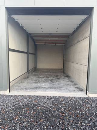 Garage te huur ideaal voor mobilhome, oldtimer, boot of extra opslagWij verhuren een ruime en gemakkelijk toegankelijke garage met een brede oprit en...