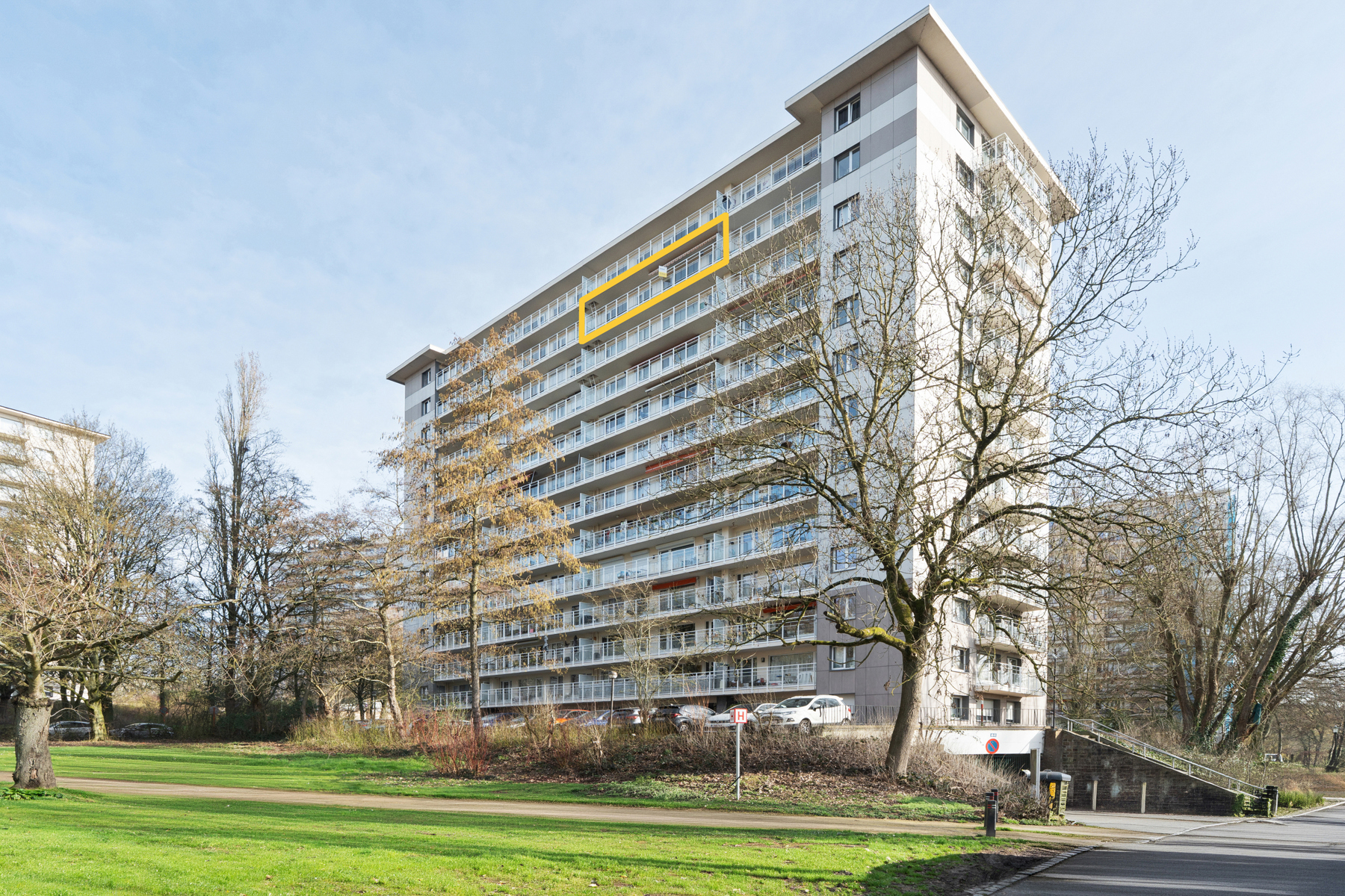 Sky-high Living in Anderlecht: Modern 2-Slpk Appartement met Fenomenaal Uitzicht - foto 3