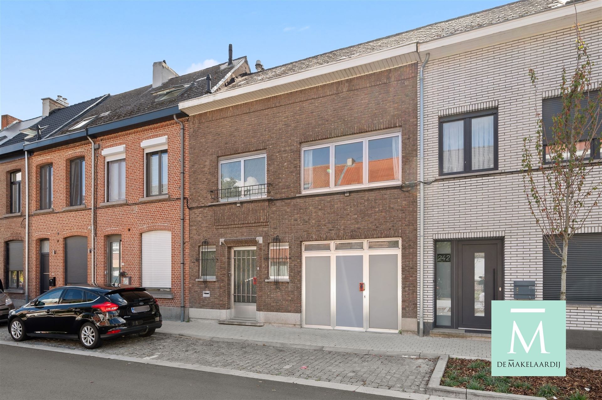 Ruime woning met 3 slaapkamers, aangename tuin en inpandige garage - foto 1