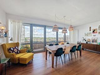 Morgan's Real Estate presents this stunning apartment located on the ninth floor of a building in the heart of Molenbeek-Saint-Jean. With over 160 m², it offers a spacious and very bright living area thanks to large windows, and features two large terraces to fully enjoy the outdoors. This apartment in excellent renovation condition is move-in ready. It has a good energy performance certificate, individual heating, triple-glazed windows, and a compliant electrical installation, ensuring safety and peace of mind. Possibility to purchase a garage as an option (€30,000). An opportunity not to be missed for those seeking a spacious, practical, and modern home in a vibrant neighborhood. Contact us for info and visits at 02/430.24.86 or morgan@morgans.be