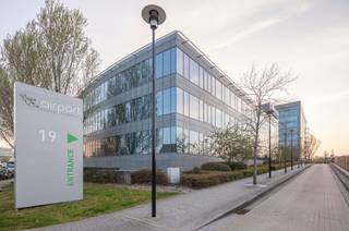 Kwalitatieve kantoren van 500 m² te huur. Ook andere oppervlaktes mogelijk van 500 m² tot 6.027 m². De kantoren maken deel uit van Airport...