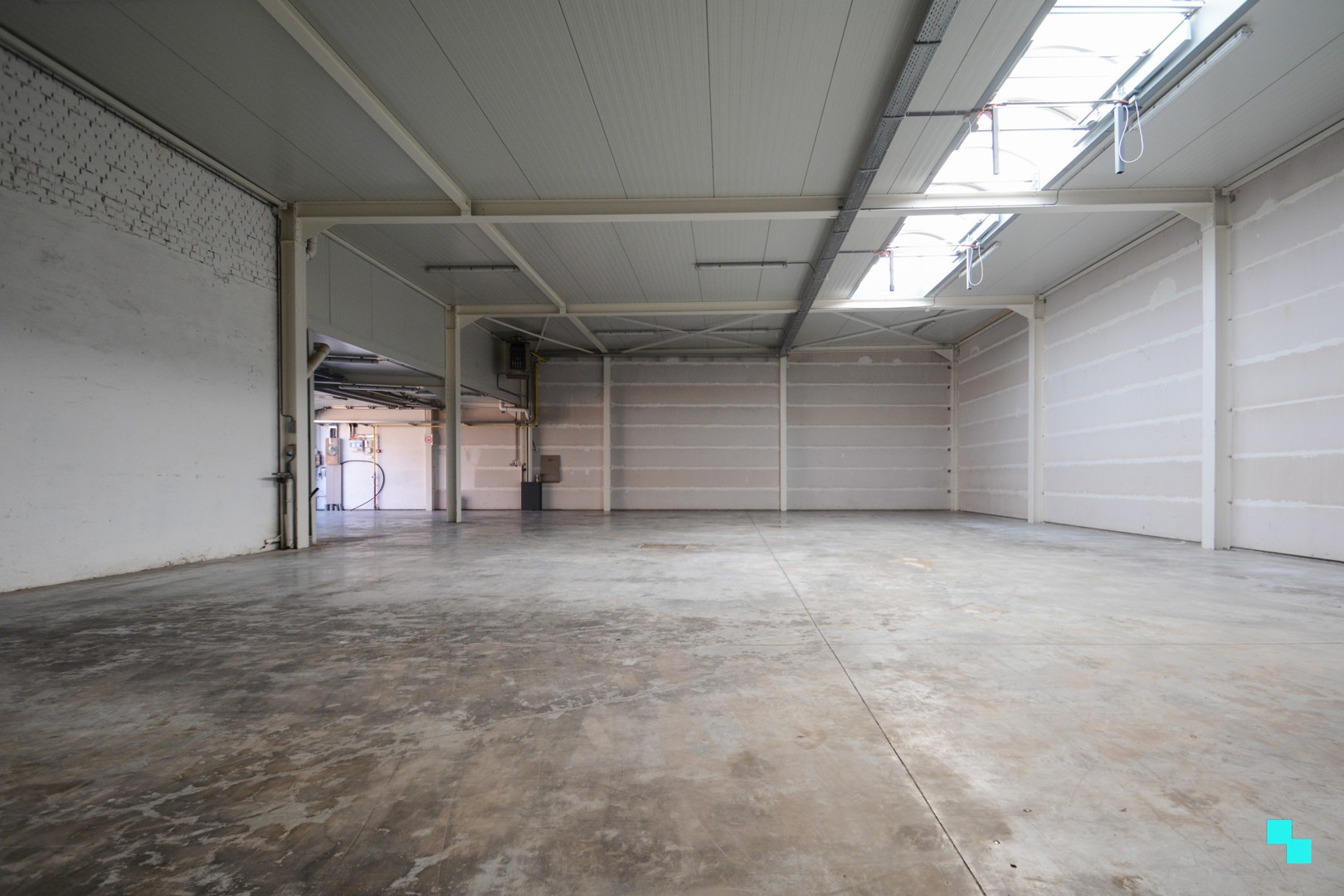 Magazijn van 300 m² op goede locatie te Izegem - foto 4