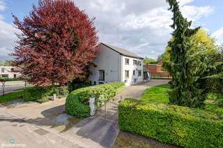 RUIME WONING MET 5 SLAAPKAMERS, INPANDIGE GARAGE EN WELLNESSRUIMTE OP EEN RUIM PERCEEL, INCLUSIEF AANPALENDE BOUWGROND*** Bekijkt U deze woning via...