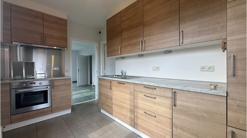 Ruime koppelwoning met 3 slaapkamers Garage en Tuin te huur in Brugge - foto 4