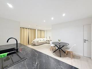 Dit centraal gelegen, gelijkvloers appartement werd volledig gerenoveerd en tot in de puntjes afgewerkt.In de inkom is een vestiaire voorzien. Er is...