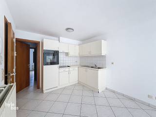 <p><span>Centrally located apartment (1st floor) comprising: entrance hall, living room with open equipped kitchen (ceramic hob, cooker hood, oven, fridge with freezer), storage room, night hall, separate toilet, bathroom with shower and sink, 1 bedroom, terrace. Favorable EPC. Free: 01/03/2026. Schedule your visit now!</span></p>