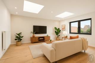 TOPPER! Volledig gerenoveerde woning met 3 slaapkamers en TUIN! Centraal gelegen te Moen, in de nabijheid van scholen, winkels en openbaar...