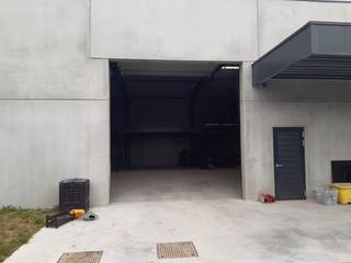 Degelijke, recente loods.De nieuwbouw-wanden zijn opgebouwd uit prefab-beton (isolatie 10 cm PIR); de dakstructuur is eveneens in beton (eveneens...