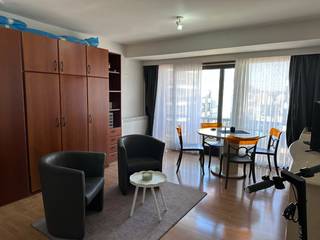 Rés. ChateauneufAu cœur de Knokke, dans la rue animée Lippenslaan, se trouve ce studio prêt à emménager et entièrement meublé, situé au troisième...