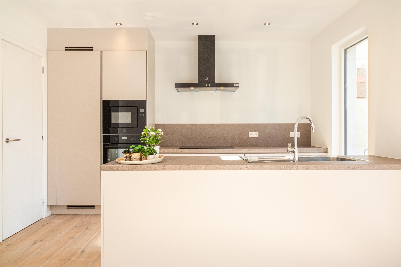 Instapklare, volledig gerenoveerde woning met tuin, terras en oprit – wonen zonder zorgen - foto 5