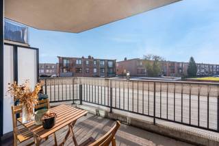 Dit verzorgd appartement is gelegen in de rustige Manebruggestraat te Borsbeek en biedt een aangename combinatie van licht, ruimte en comfort.Bij het...