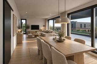 <p><strong>Energiezuinig nieuwbouwappartement <span>gelegen op de 1<sup>e</sup> verdieping</span> met 1 slaapkamer, ruim terras, warmtepomp, vloerverwarming en privatieve zonnepanelen</strong></p>
<p>Op de hoek van de <strong>Spoorwegstraat en Bert Leysenlaan in Balen</strong> bevindt zich dit comfortabele en energiezuinige <strong>nieuwbouwappartement A.1.2</strong> met een bruto oppervlakte van <strong>84,10 m²</strong> en een ruim terras van <strong>15,01 m²</strong>.</p>
<p>Dit appartement combineert modern wooncomfort met een doordachte en praktische indeling. Dankzij de aanwezigheid van <strong>vloerverwarming met warmtepomp</strong> en <strong>privatieve zonnepanelen</strong> geniet u van een aangename woonervaring met aandacht voor energiezuinigheid, duurzaamheid en hedendaags comfort.</p>
<p>Bij het betreden van het appartement komt u terecht in de <strong>inkomhal</strong>, die toegang geeft tot de verschillende ruimtes. Er is ruimte voorzien voor een <strong>vestiaire</strong>, waardoor u meteen beschikt over een praktische ontvangstzone. Daarnaast is er een <strong>apart toilet</strong> aanwezig.</p>
<p>De ruime en lichtrijke <strong>leefruimte</strong> vormt het hart van het appartement. Deze woonruimte biedt voldoende plaats voor een gezellige zithoek en sluit mooi aan op de <strong>eetruimte</strong>. Dankzij de open indeling ontstaat er een aangenaam woongevoel met een vlotte verbinding tussen koken, eten en ontspannen.</p>
<p>De <strong>keuken</strong> bevindt zich aansluitend aan de leefruimte en kan nog volledig naar eigen smaak gekozen worden. Zo krijgt u de mogelijkheid om de keukeninrichting af te stemmen op uw eigen woonstijl en praktische wensen.</p>
<p>Verder beschikt het appartement over een <strong>praktische berging</strong>, ideaal als extra opbergruimte of technische ruimte.</p>
<p>De nachtruimte bestaat uit <strong>1 ruime slaapkamer</strong> en een <strong>badkamer</strong>. Ook de verdere afwerking, zoals de vloer, keuken en badkamer, kan nog naar persoonlijke voorkeur worden bepaald. Hierdoor krijgt u de kans om het appartement volledig af te stemmen op uw eigen smaak en wooncomfort.</p>
<p>Het ruime terras van <strong>15,01 m²</strong> vormt een grote troef van dit appartement. Hier geniet u in alle rust van een kop koffie, een aperitief of een gezellige buitenmaaltijd. Door de rechtstreekse aansluiting op de leefruimte vormt het terras een mooie uitbreiding van de woonruimte.</p>
<p><strong>Troeven van dit appartement</strong></p>
<ul>
<li><strong>84,10 m² bruto woonoppervlakte</strong></li>
<li><strong>15,01 m² terras</strong></li>
<li><strong>1 ruime slaapkamer</strong></li>
<li>Energiezuinige nieuwbouw</li>
<li>Vloerverwarming met warmtepomp</li>
<li>Privatieve zonnepanelen</li>
<li>Lichtrijke leefruimte met aansluitende eetruimte</li>
<li>Keuken nog naar eigen smaak te kiezen</li>
<li>Praktische berging</li>
<li>Badkamer en vloerafwerking nog personaliseerbaar</li>
<li>Centrale ligging in Balen</li>
<li>Gelegen op de eerste verdieping</li>
<li><strong>6% btw</strong> mogelijk mits voldaan wordt aan de wettelijke voorwaarden</li>
</ul>
<p><strong>Aankoopvoorwaarden</strong></p>
<p>Bij dit appartement is de aankoop van volgende zaken verplicht:</p>
<ul>
<li><strong>1 privatieve berging</strong> aan € 6.000 excl. btw</li>
<li><strong>1 parkeerplaats</strong> aan € 25.000 excl. btw</li>
</ul>
<p><span><strong>ACTIE: Snelle beslissers genieten tijdelijk van 50% korting op de aankoop van een tweede parkeerplaats</strong></span></p>
<p><strong> </strong></p>