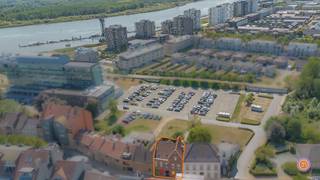 Vandaag nemen we je mee naar dit unieke pand in Temse, gelegen op een gunstige locatie, op wandelafstand van winkels, supermarkt en de Schelde.Een...