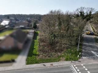 Mooie bouwgrond voor open bebouwing te koop in Westerlo!<br /><br />Deze aantrekkelijke bouwgrond voor open bebouwing is gelegen aan de Bosstraat 1 te 2260 Westerlo, in een rustige en groene woonomgeving. De ligging combineert een aangename woonkwaliteit met een vlotte bereikbaarheid van het centrum van Tongerlo en omliggende gemeenten. Winkels, scholen, openbaar vervoer en andere dagelijkse voorzieningen bevinden zich op korte afstand. Prachtig gelegen tegen de natuur op wandelafstand van de abdij van Tongerlo!<br /><br />Belangrijkste kenmerken:<br /><br />- Geschikt voor open bebouwing<br />- Rustige en groene ligging<br />- Mooie opportuniteit voor het realiseren van een gezinswoning<br />- Vlotte verbinding naar het centrum van Westerlo<br />- Aangename woonomgeving met veel privacy<br /><br />Deze bouwgrond biedt een uitstekende kans voor wie op zoek is naar een rustige woonlocatie om een droomwoning te bouwen, met alle nodige voorzieningen binnen handbereik.<br /><br />Woongebied – Vergunning – Geen verkavelingsvergunning – Geen dagvaarding – Geen voorkooprecht<br /><br />Bel ons op 014/95.37.50 of mail naar secretariaat@degroot-celen.be voor meer informatie of een bezoek ter plaatse!<br /><br />Voorbeeld render op de foto's dient uitsluitend ter illustratie van de mogelijkheden van het perceel.