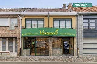 Met een indrukwekkend perceel van 938 m² en een bewoonbare oppervlakte van maar liefst 466 m², zijn de mogelijkheden hier eindeloos.Dit pand,...