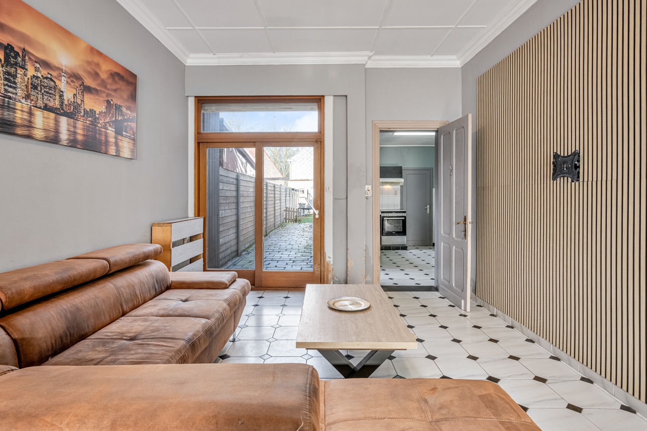 Charmante gesloten (kangoeroe)woning met heel wat potentieel op een gegeerde locatie in Oostakker! - foto 4