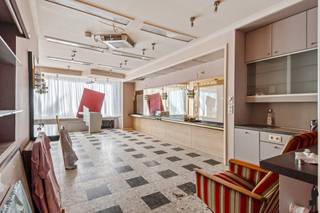 Dubbele handelswoning met mogelijkhedenGelegen aan de Anselmostraat bevindt zich deze riante dubbelwoonst met een gevelbreedte van maar liefst 10m.De...